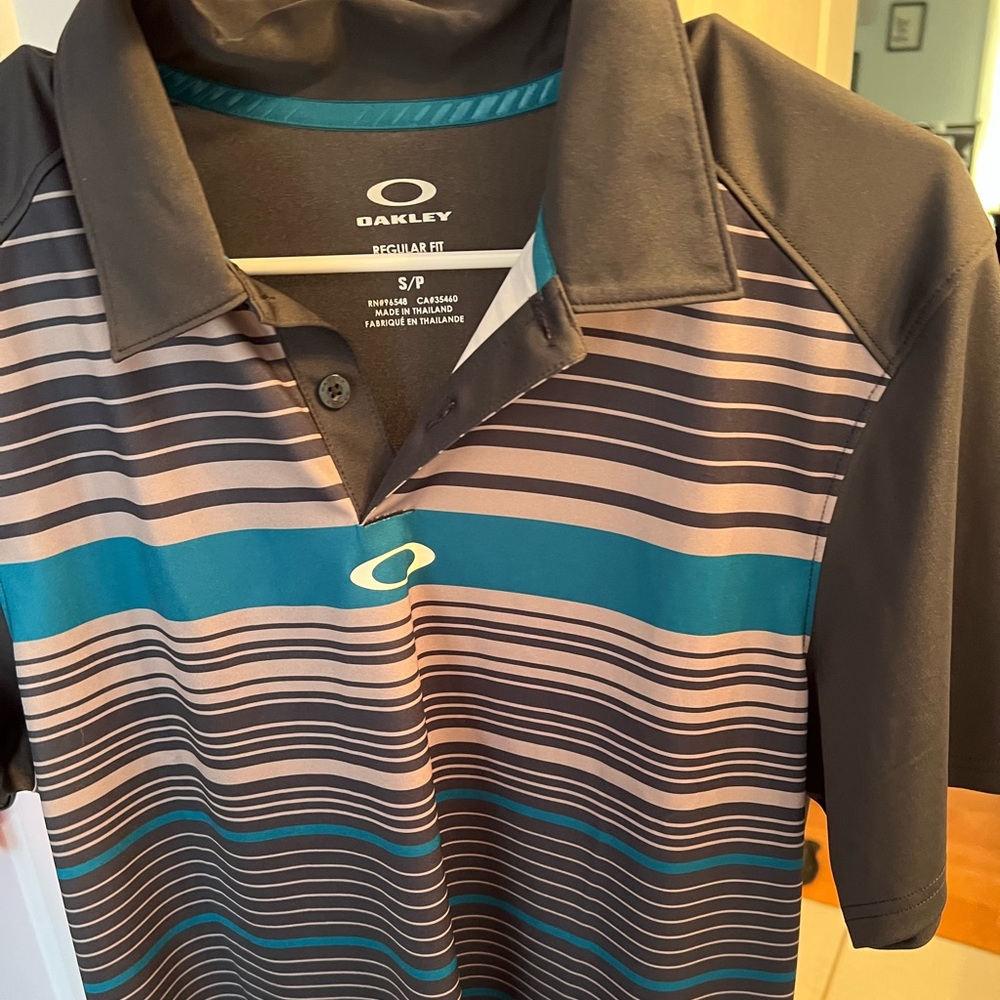 Oakley apparel men's polo golf shirt.
